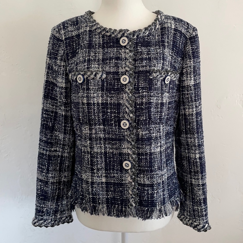 CHANEL WOMAN tweed jacket Size 40
